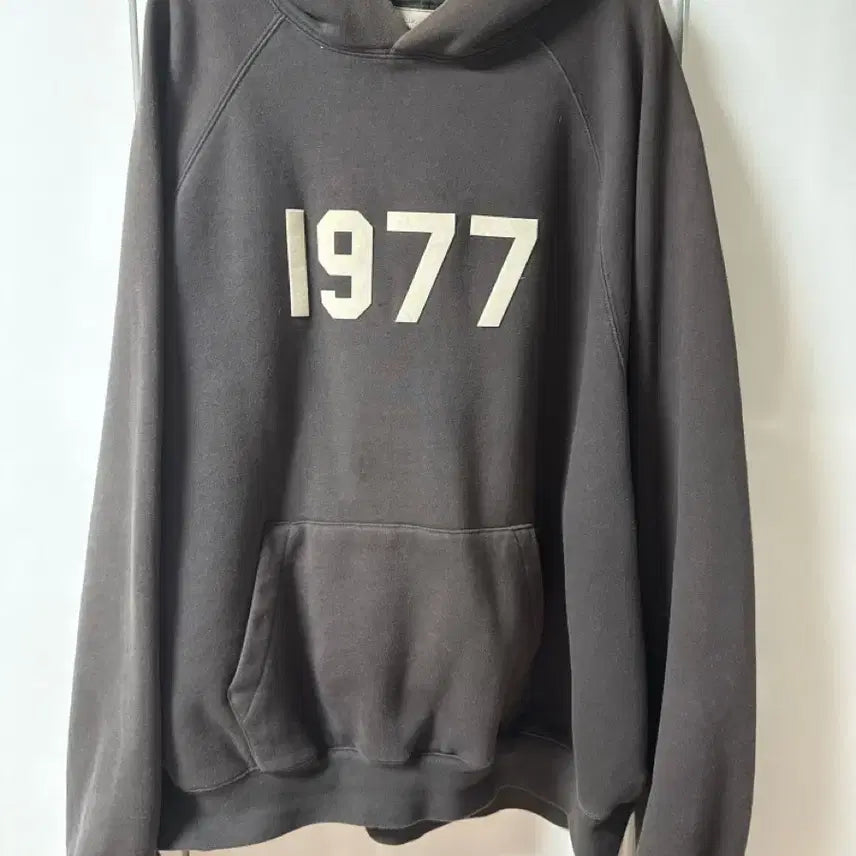 [BUNJANG] Fear of God Essentials 1977 Hoodie Dark Brown / 에센셜 1977 후드티 다크브라운