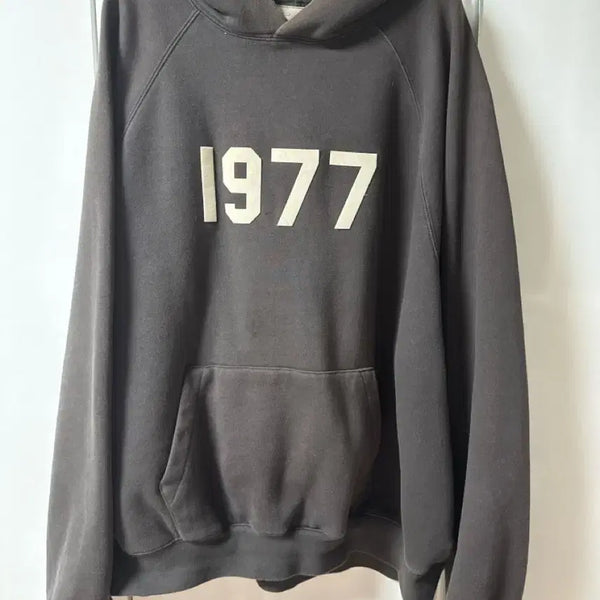 [BUNJANG] Fear of God Essentials 1977 Hoodie Dark Brown / 에센셜 1977 후드티 다크브라운