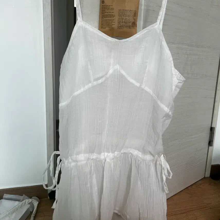 [BUNJANG] Sleeveless Layered Blouse White / 나시 레이어드 블라우스