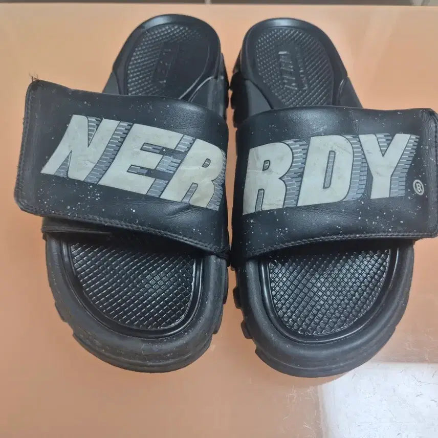 [BUNJANG] Nerdy Black Slides / NERDY 블랙 슬라이드 널디 슬리퍼