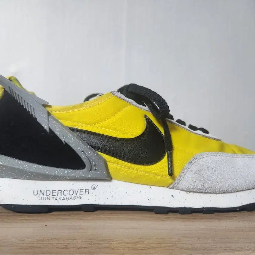 [BUNJANG] Nike x Undercover Daybreak Yellow Citron Sneakers / 나이키 x 언더커버 데이브레이크 옐로우 시트론 270