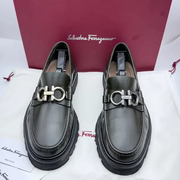 [BUNJANG] Ferragamo Leather Loafers Gold/Silver Buckle Khaki / 정품)ㅠㅔ라가모265