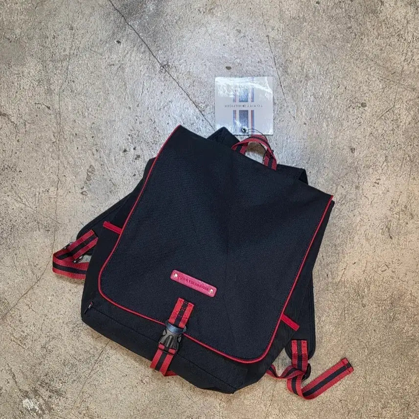 [BUNJANG] Tommy Hilfiger Classic Flap Backpack / 타미 힐피거 클래식 플랩 백팩