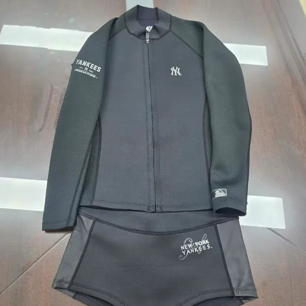 [BUNJANG] New York Yankees Rash Guard Swimsuit Set - Size 90 / 뉴욕 양키즈 래쉬가드 수영복 세트 90