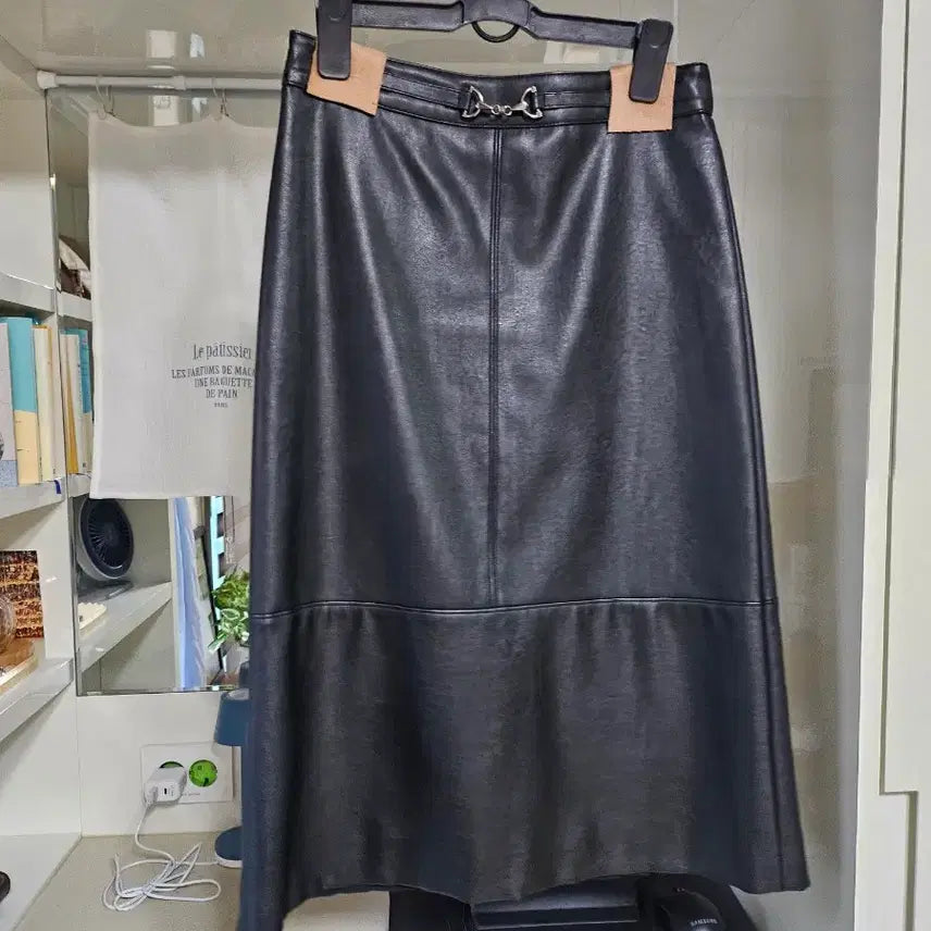 [BUNJANG] IT MICHAA Faux Leather A-Line Skirt Size 55 / 잇미샤 페이크레더  스커트55 약간 A라인