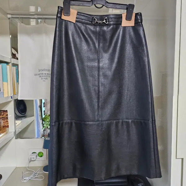[BUNJANG] IT MICHAA Faux Leather A-Line Skirt Size 55 / 잇미샤 페이크레더  스커트55 약간 A라인