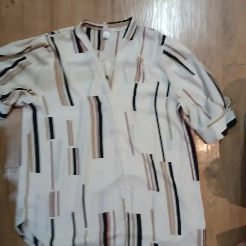 [BUNJANG] Beige Stripe Pattern Blouse - Free Size / 블라우스  베이지 스트라이프 패턴/프리사이즈