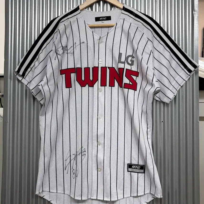 [BUNJANG] LG Twins Lee Chun-woong #32 Signed ATC Baseball Jersey / [105] LG 트윈스 이천웅 32 사인 유니폼 ATC 야구 저지 4.9