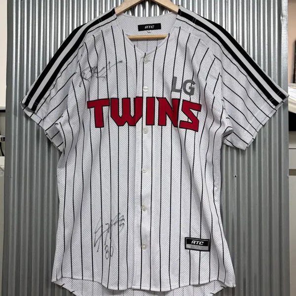 [BUNJANG] LG Twins Lee Chun-woong #32 Signed ATC Baseball Jersey / [105] LG 트윈스 이천웅 32 사인 유니폼 ATC 야구 저지 4.9