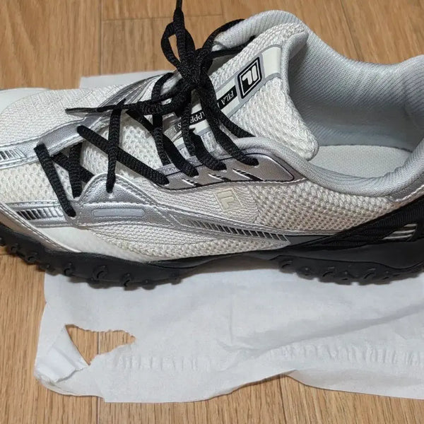 [BUNJANG] Fila Escapade V2 Sneakers Silver 1XM02367H / 휠라 에샤페 V2 스니커즈 1XM02367H 102 실버 모델 265