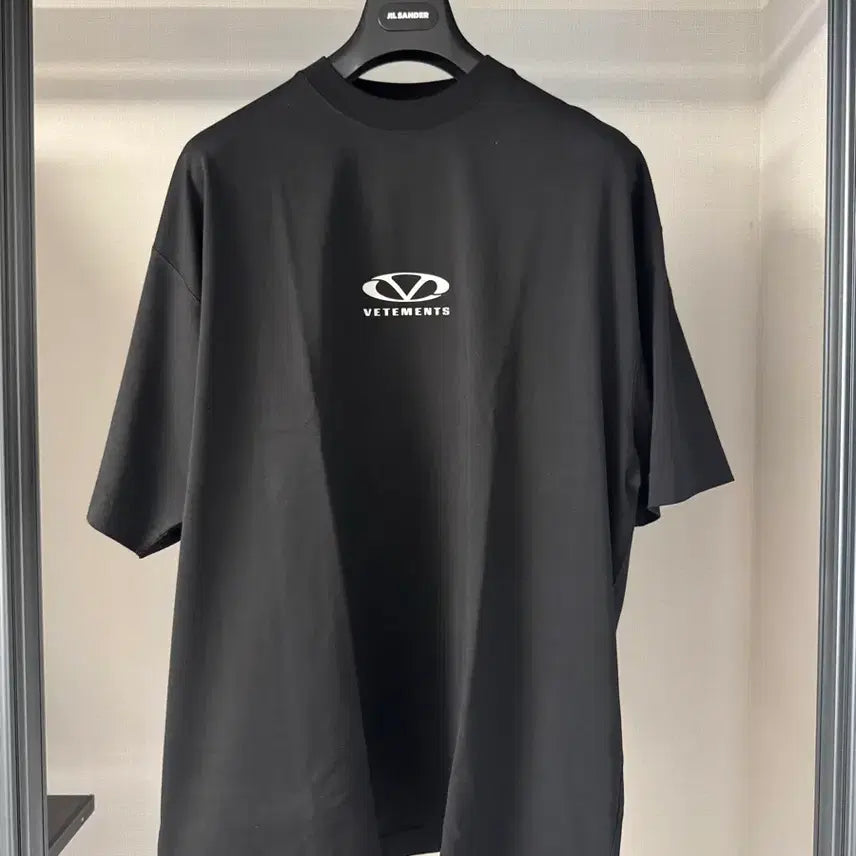 [BUNJANG] VETEMENTS Black Oval Logo T-Shirt XS / (XS) 25SS 베트멍 오벌 로고 티셔츠 블랙