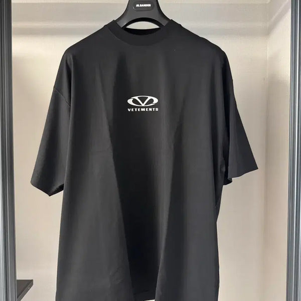 [BUNJANG] VETEMENTS Black Oval Logo T-Shirt XS / (XS) 25SS 베트멍 오벌 로고 티셔츠 블랙