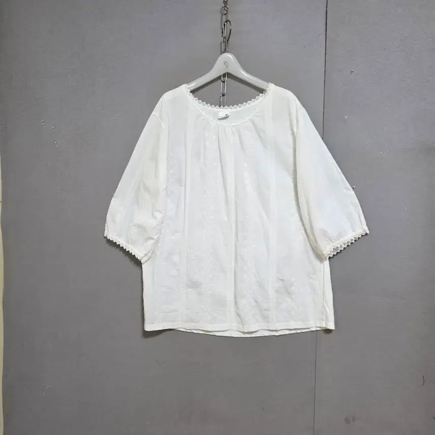 [BUNJANG] Contrast Trim Lace T-Shirt - White, Size L / 앞뒤배색다른 띠레이스 티셔츠 L  n7718