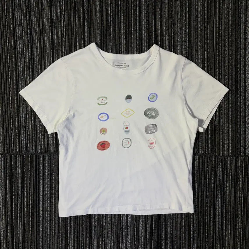 [BUNJANG] Abercrombie Fruit Label Graphic White Cropped Short Sleeve T-Shirt / 아베크롬비 과일 라벨 그래픽 화이트 크롭 반팔 티셔츠