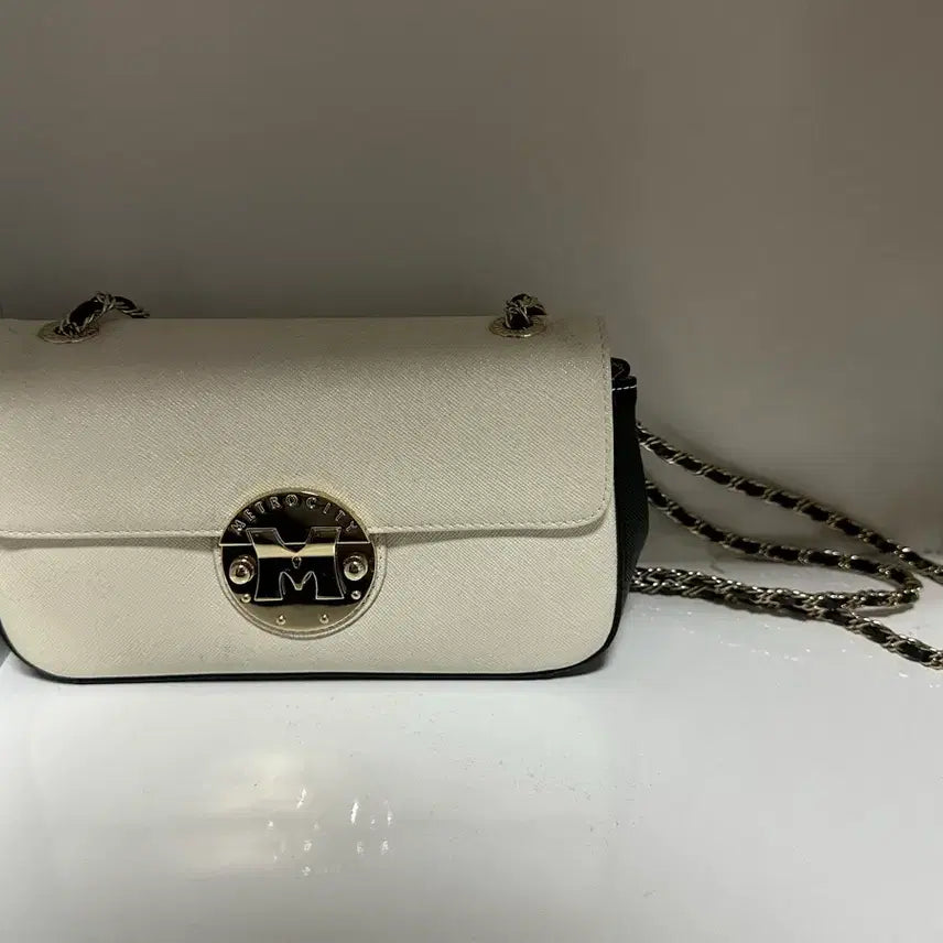 [BUNJANG] Metrocoty Chain Bag Crossbody Bag / 메트로시티 체인백 판매 메트로시티 가방 크로스백 여성 백