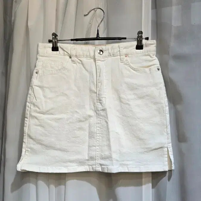 [BUNJANG] L-Size White Denim Mini Skirt with Inner Shorts and Side Slits / L싸이즈 속바지 스판 양쪽슬릿 화이트진 스커트