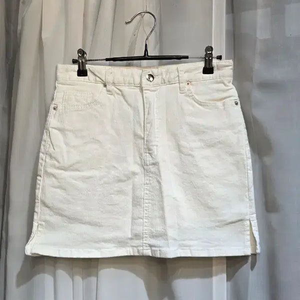 [BUNJANG] L-Size White Denim Mini Skirt with Inner Shorts and Side Slits / L싸이즈 속바지 스판 양쪽슬릿 화이트진 스커트
