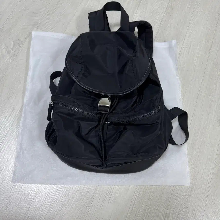 [BUNJANG] Black Nylon Backpack / 블랙 검정 럭색 나일론 백팩