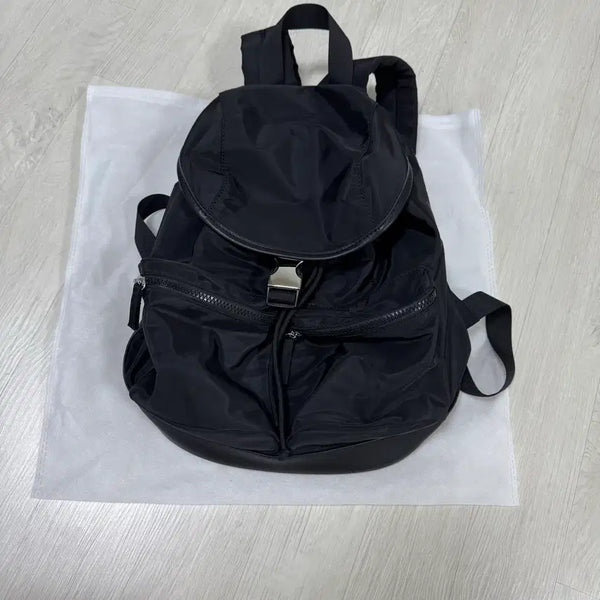 [BUNJANG] Black Nylon Backpack / 블랙 검정 럭색 나일론 백팩