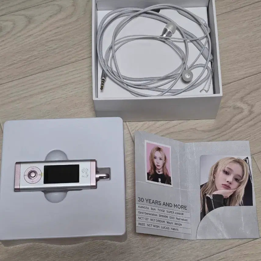 [BUNJANG] SMTOWN 30th Anniversary Winter Iriver MP3 Player / SMTOWN 30주년 기념 윈터 아이리버 MP3 플레이어