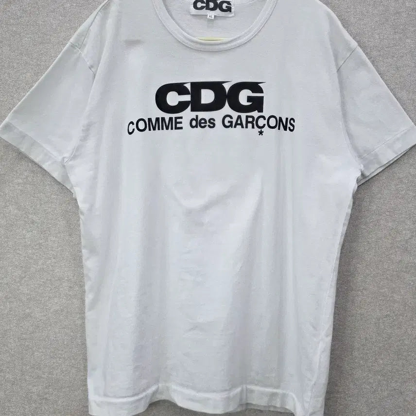 [BUNJANG] COMME des GARÇONS CDG Logo Short Sleeve T-Shirt / 꼼데가르송 CDG 로고 반팔 티셔츠 COMME des GACONS