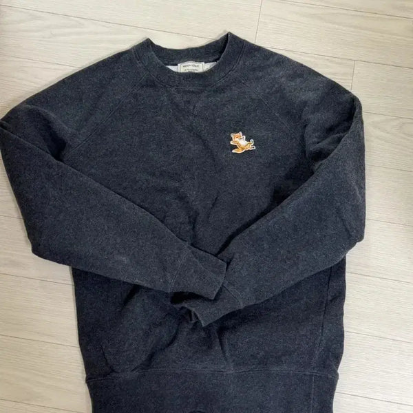 [BUNJANG] Maison Kitsuné Chilax Fox Patch Sweatshirt / 메종키츠네 칠랙스 폭스 패치 맨투맨