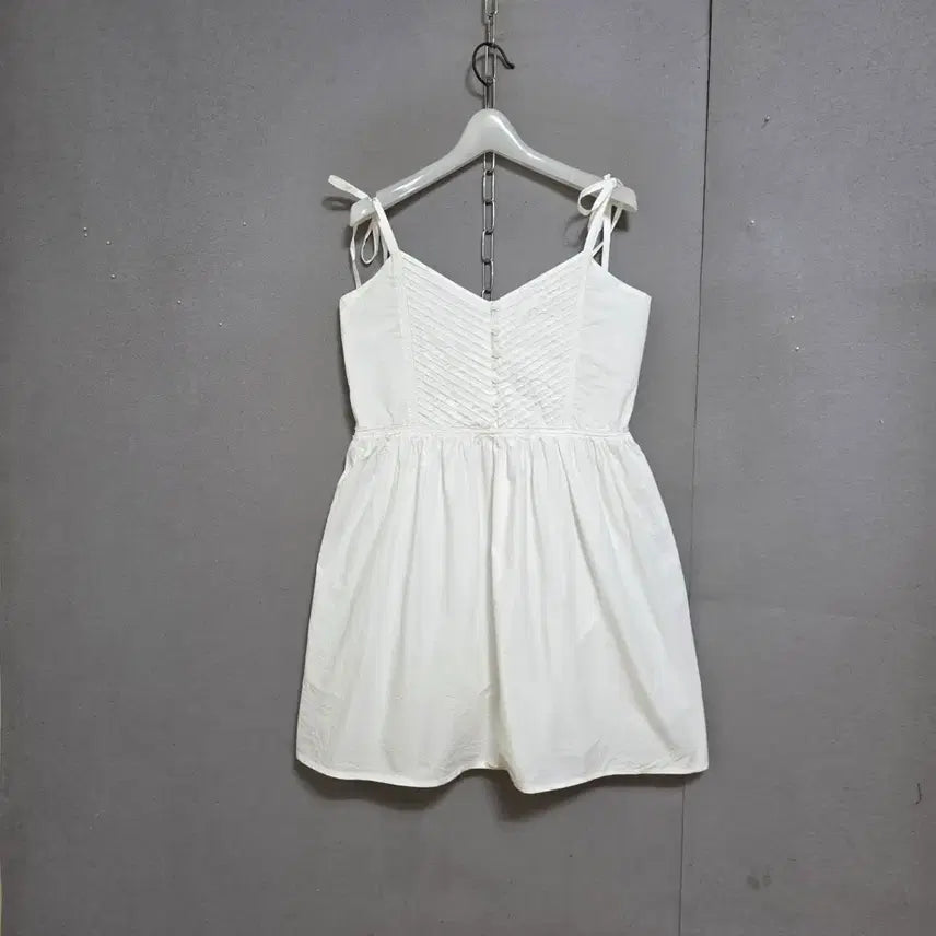 [BUNJANG] Ashley Shop Sleeveless Blouse (Free Size) / 소녀스런 나시 블라우스 F   n7722