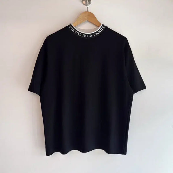 [BUNJANG] Acne Studios Loose Fit Mock Neck Logo Binding Black Half Sleeve T-Shirt / 아크네스튜디오 루즈핏 모크넥 로고 바인딩 블랙 반팔 하프티셔츠