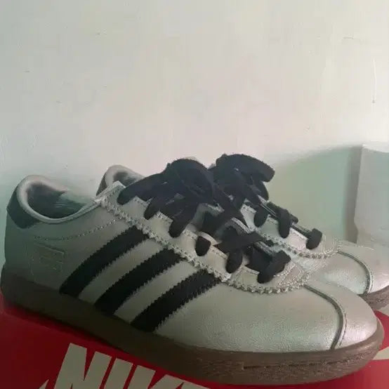 [BUNJANG] Adidas Sneakers Silver Black / 아디다스 스니커즈 실버 블랙