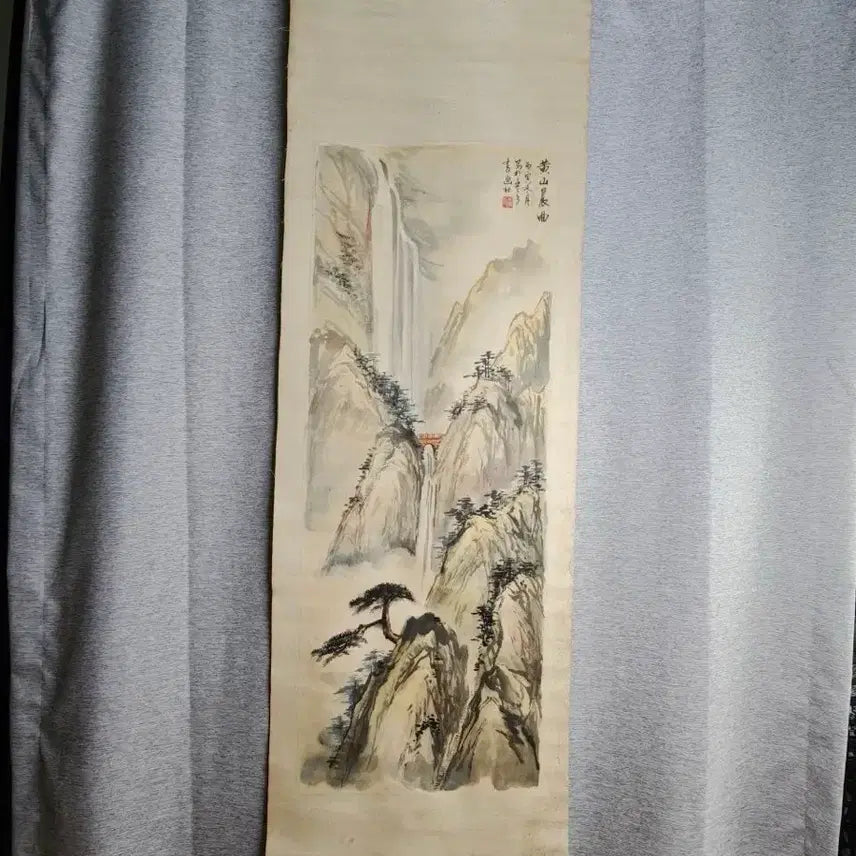 [BUNJANG] Chinese Antique Landscape Scroll Painting of Mount Huangshan, Early-Mid 20th Century / 연대감 있는 황산폭포도 산수화 그림 족자 중국골동품 미술품 수집품