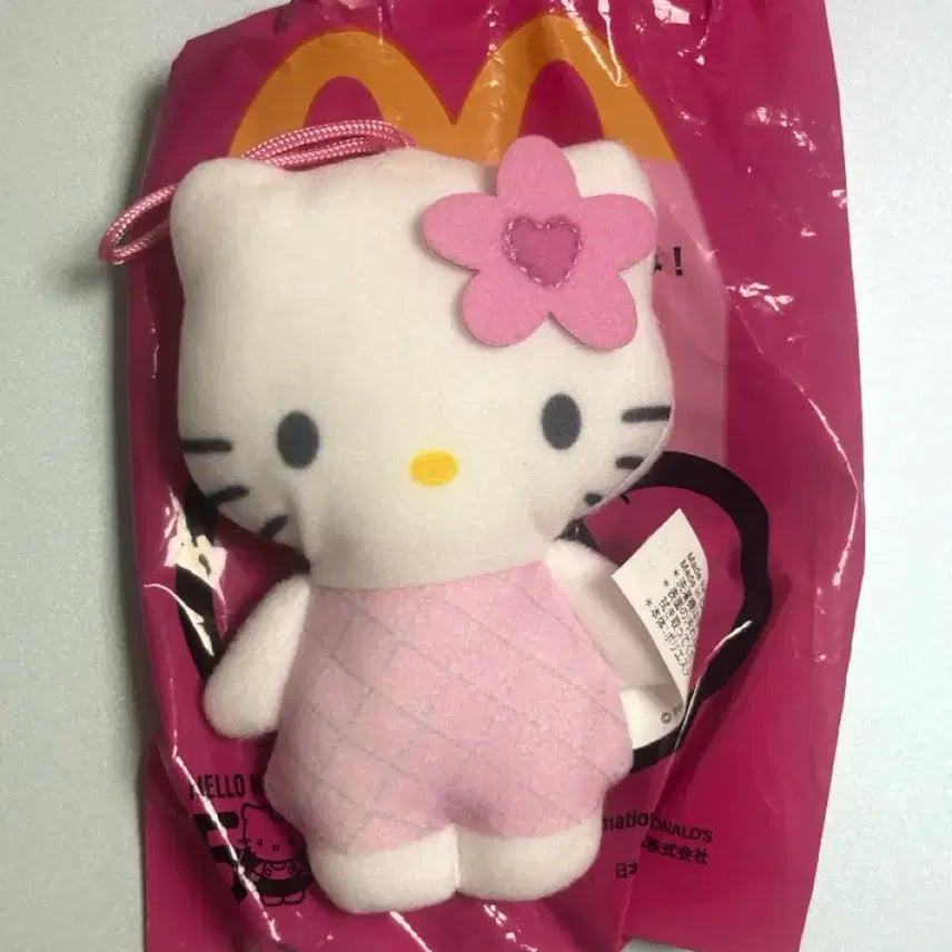 [BUNJANG] McDonald's 50th Anniversary Hello Kitty Keychain (Japan) / (정품) (새상품) 50주년 일본 맥도날드 헬로키티 키링
