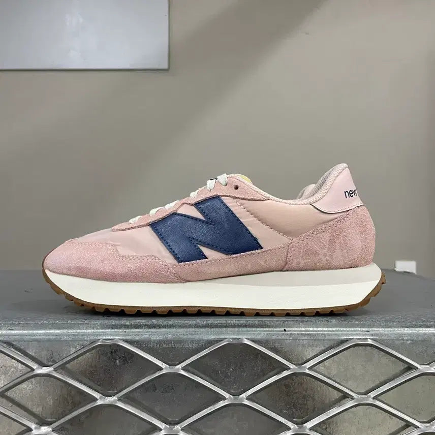 [BUNJANG] New Balance 237 Pink Blue Sneakers / 뉴발란스 237 핑크 블루 240