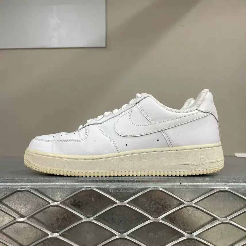 [BUNJANG] Nike Air Force 1 Low White 260 / 나이키 에어포스1 로우 화이트 260 (gr-5592)
