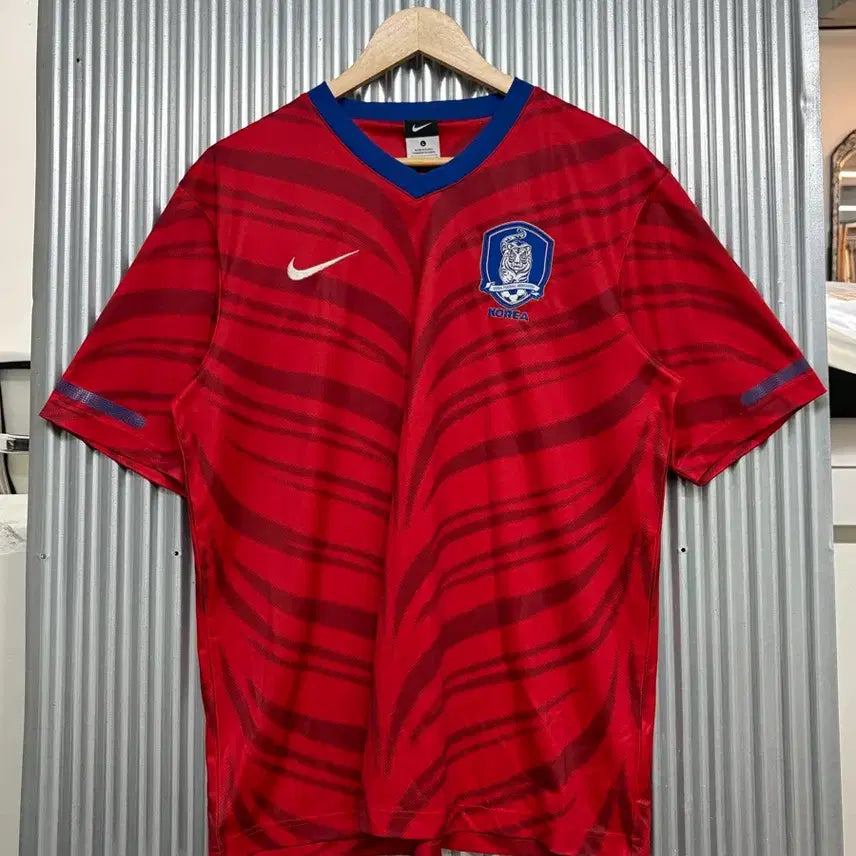[BUNJANG] Nike South Korea National Football Team Tiger Pattern Jersey - Red/Blue (Size L) / [L] 나이키 대한민국 국가대표 축구 유니폼 타이거 패턴 저지 5.9