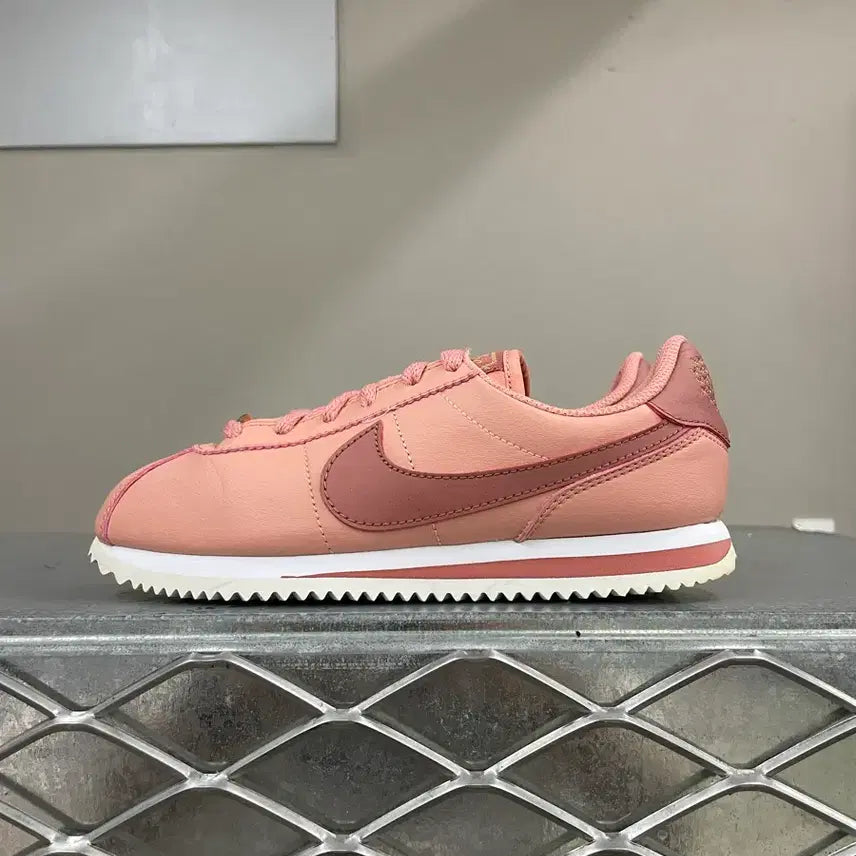 [BUNJANG] Nike Cortez Canyon Pink / 나이키 코르테즈 캐년 핑크 225 (gr-5593)