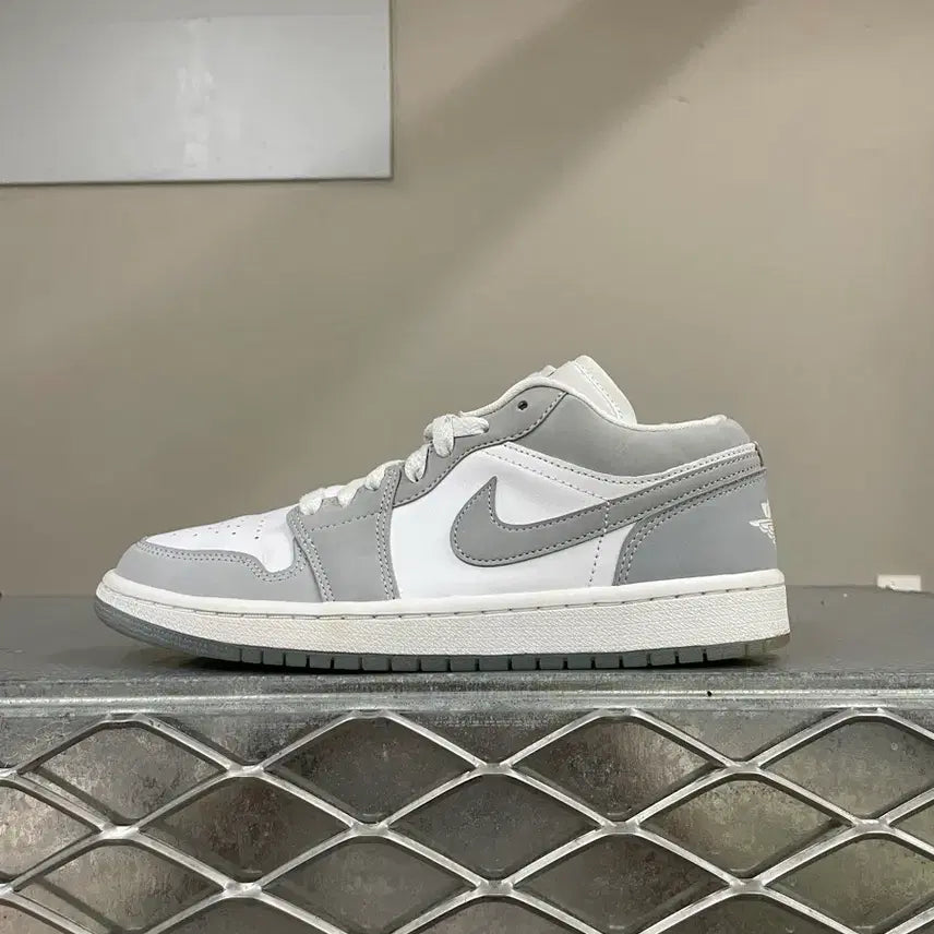 [BUNJANG] Nike Air Jordan 1 Low White Wolf Grey / 나이키 조던1 로우 화이트 울프 그레이 245