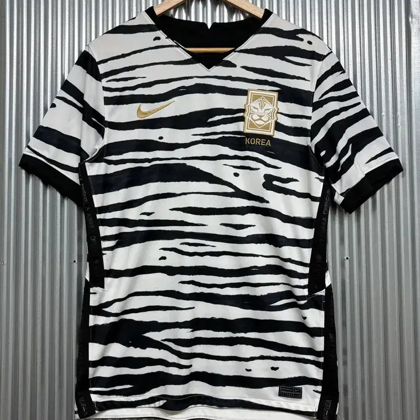 [BUNJANG] Nike Korea National Football Team Away Jersey Tiger Pattern White (L) / [L] 나이키 대한민국 국가대표 원정 유니폼 호랑이 패턴 화이트 4.9