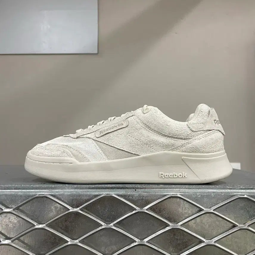 [BUNJANG] Reebok Legacy White Sneakers / 리복 레거시 화이트 260