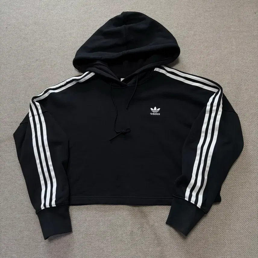 [BUNJANG] Adidas Originals Logo Cropped Hoodie / 아디다스 오리지널 로고 크롭 후드티
