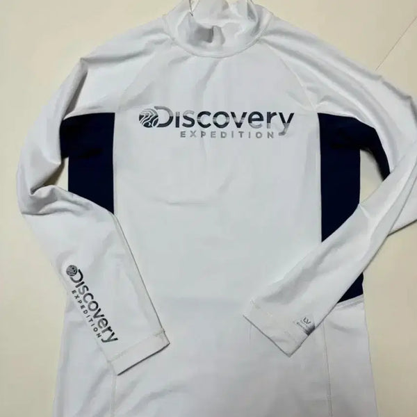 [BUNJANG] Discovery Two-Tone Rash Guard / Athletic Base Layer - Size 100 / (상태SS) 디스커버리 투톤 래쉬가드/운동베이스 100