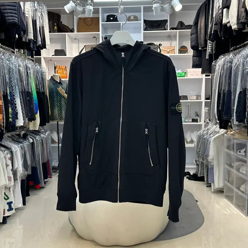 [BUNJANG] Stone Island Light Soft Shell Hooded Jacket (Size L) / [리오브전포점] 스톤 아일랜드 라이트 소프트 쉘 후드 자켓 L