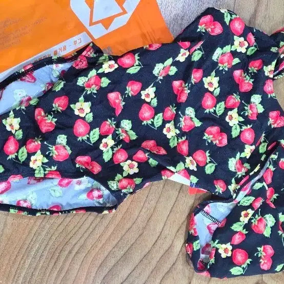 [BUNJANG] 723HOOG Children's Swimsuit & Hat Set - Size 70, New / 723HOOG후그 아동수용복&모자  70사이즈 새상품