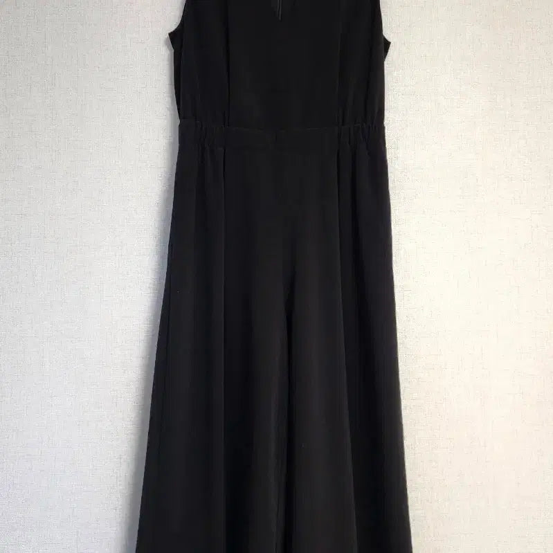 [BUNJANG] Uniqlo Black V-Neck Jumpsuit (M) / 유니클로 블랙 점프수트(M)