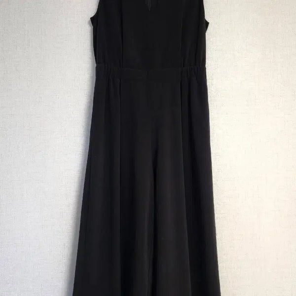 [BUNJANG] Uniqlo Black V-Neck Jumpsuit (M) / 유니클로 블랙 점프수트(M)