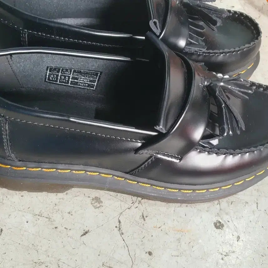 [BUNJANG] Dr. Martens Adrian Buck Smooth Leather Loafers / 닥터마틴 아드리안  벅스 스무스  로퍼 태슬 로퍼