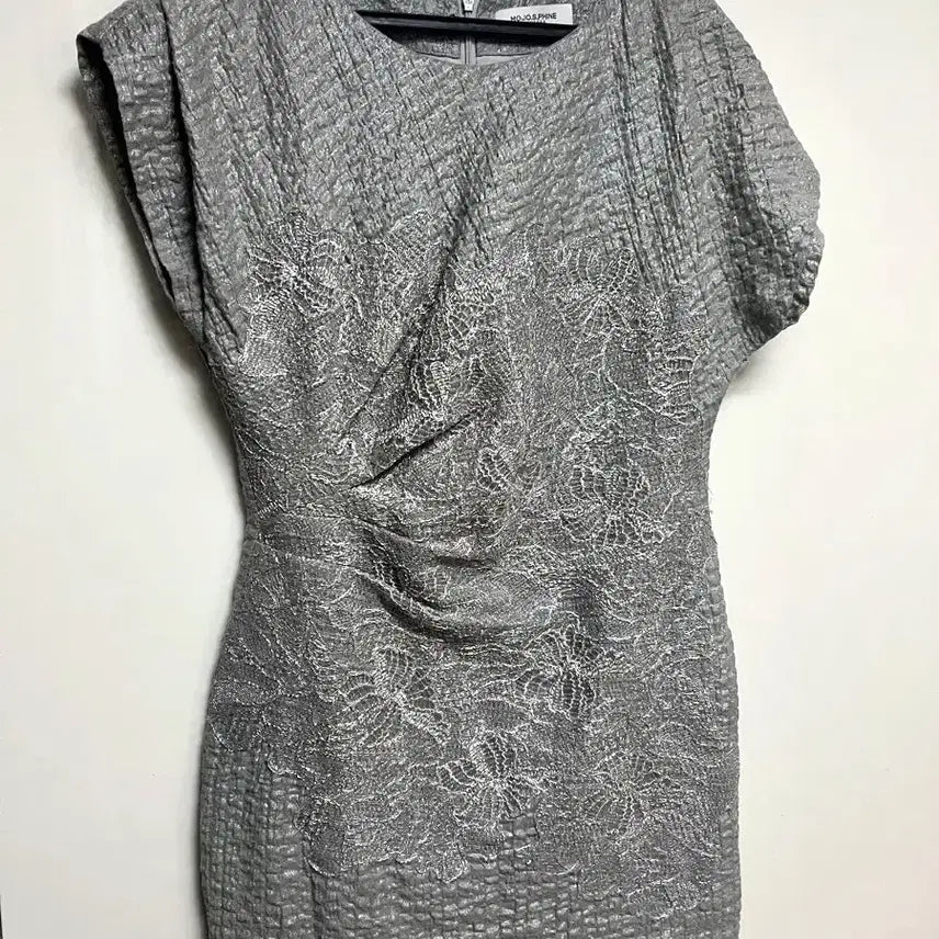 [BUNJANG] MOJO.S.FENE Silver Lace Embroidery Shirring Dress with Draping / 모조에스핀 실버 레이스 자수 장식 셔링 원피스 드레이핑정장행사하객룩시상식