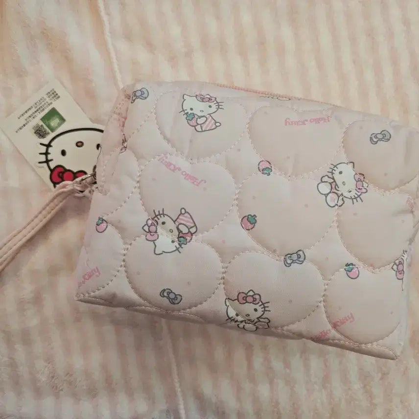 [BUNJANG] Hello Kitty Quilted Heart Pouch / 헬로키티 하트 파우치
