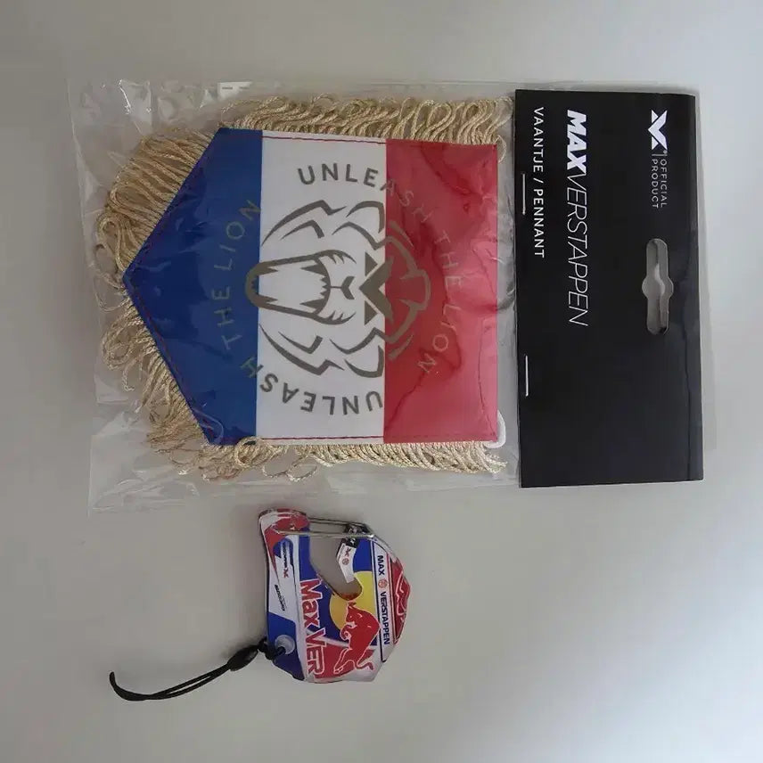 [BUNJANG] Max Verstappen Red Bull Racing Crest Flag & Carabiner Merchandise Set / F1 레드불 막스 베르스타펜 휘장 깃발, 카라비너 굿즈 세트