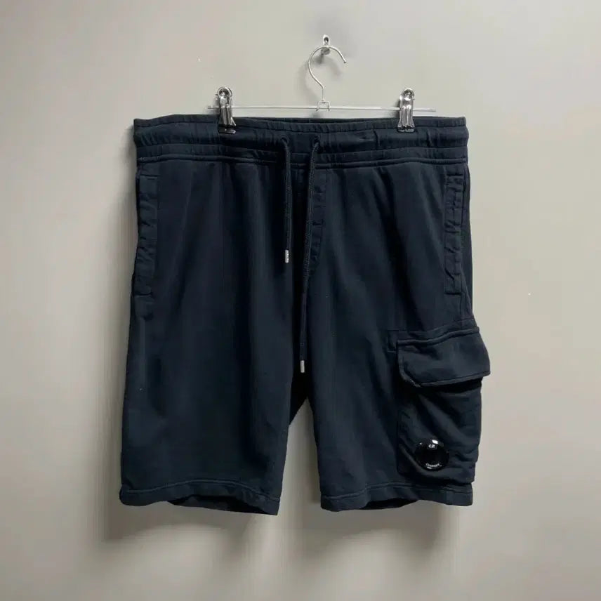 [BUNJANG] CP Company Lens Pocket Cargo Shorts Black / CP컴퍼니 렌즈 포켓 카고 반바지 블랙