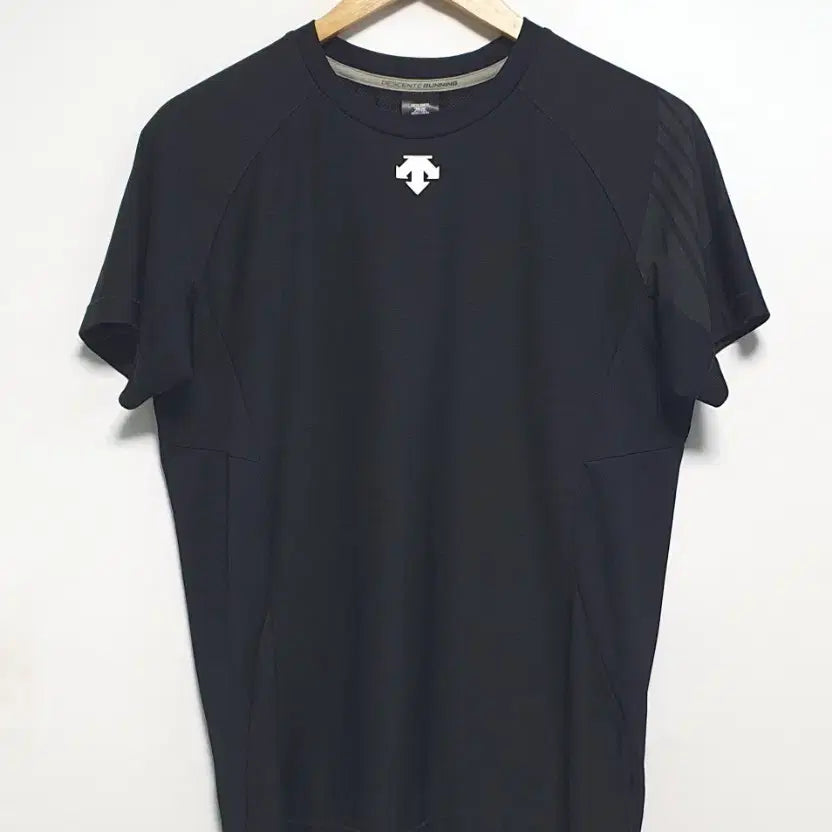 [BUNJANG] Descente Functional Running T-Shirt Black Size 95 / 데상트 러닝 기능성 반팔티 95사이즈 블랙